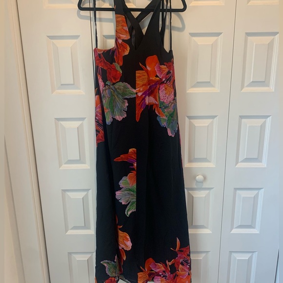 Gorgeous Maxi dress with flowers - Picture 2 of 4